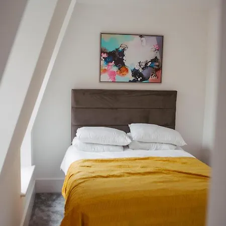 Riverside Apartment *